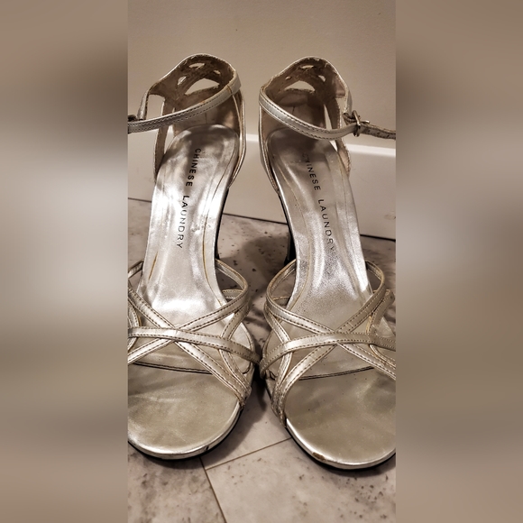 2/$36  👠silver strappy saddles - sz 8 - Picture 8 of 12